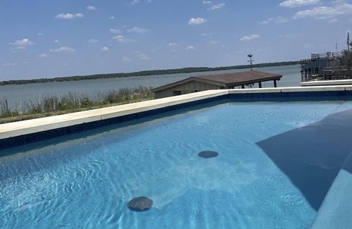 Kemp Casa | Lakehouse with Pool and Steam Room