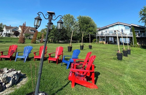 Ashfield-Colborne-Wawanosh Cabina | LakeHuron waterfront cottage/ Hot tub/Max 2 pets& private sand beach/ 20 people.