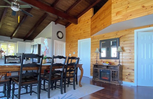Ashfield-Colborne-Wawanosh Cabina | LakeHuron waterfront cottage/ Hot tub/Max 2 pets& private sand beach/ 20 people.