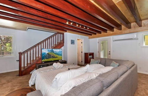 Lake Arrowhead Chalet De Esquí | Lakes Edge Lodge A-frame steps away from the lake