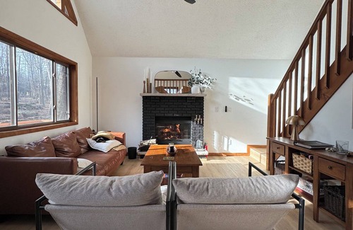 Lakeville Chalet De Esquí | Lakes with Resort Amenities in Lake Ariel