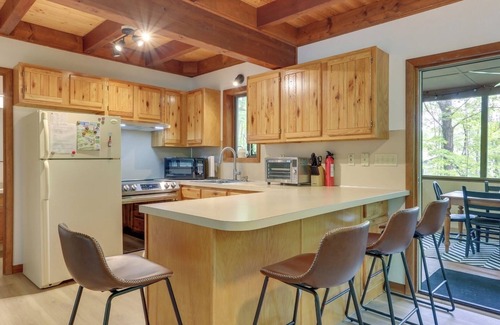 Lakeville Chalet De Esquí | Lakes with Resort Amenities in Lake Ariel