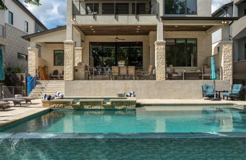 Kingsland Casa | Lakeshore Landing with Concierge Services