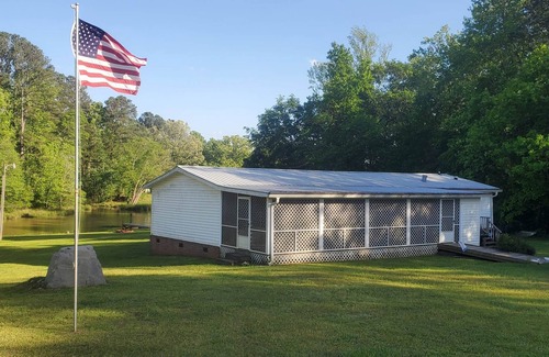 Cross Hill Casa | Lakeshore Lookout: Lakefront Home on Lake Greenwood - Cross Hill, SC