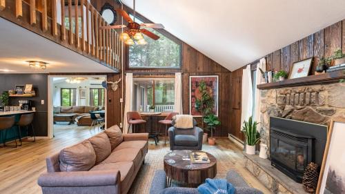 Blakeslee Casa | Lakeshore Oasis by AvantStay Private Beach Views Hot Tub Volleyball