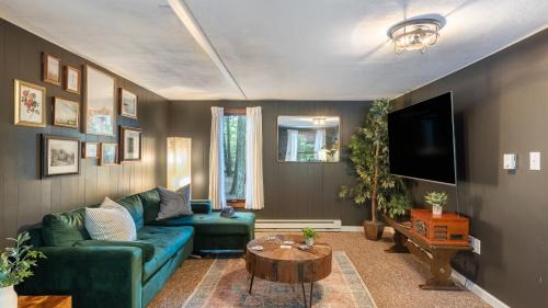 Blakeslee Casa | Lakeshore Oasis by AvantStay Private Beach Views Hot Tub Volleyball