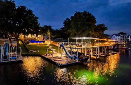 Kingsland Casa | Lakeshore Retreat with Concierge Services