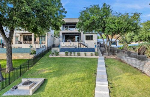 Kingsland Casa | Lakeshore Retreat with Concierge Services