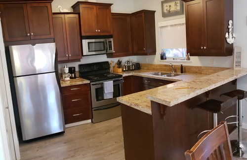 Okanagan-Similkameen Villa | Esta villa! Planta baja, 2 hab, Lakeside, ideal para familias y pájaros de nieve