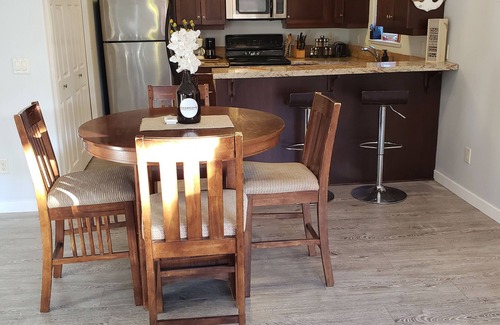 Okanagan-Similkameen Villa | Esta villa! Planta baja, 2 hab, Lakeside, ideal para familias y pájaros de nieve