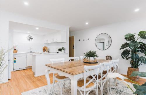 Belconnen Apartamento | Lakeside 3-Bed Apartment with Jacuzzi
