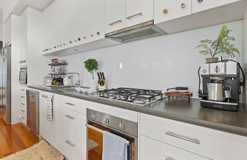 Sanctuary Lakes Casa | Lakeside 3-Bed Family Home with Amazing Views