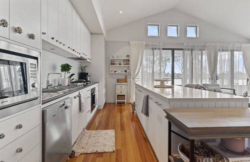Sanctuary Lakes Casa | Lakeside 3-Bed Family Home with Amazing Views
