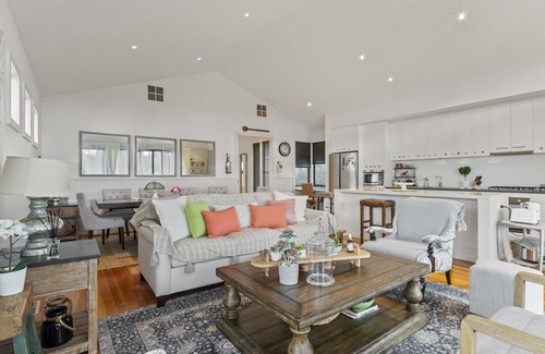 Sanctuary Lakes Casa | Lakeside 3-Bed Family Home with Amazing Views