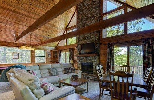 Golden Casa | Lakeside Beautiful Cabin with Loft & Balls