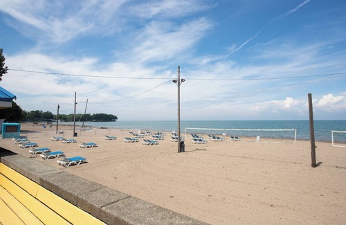 Lake Erie Beach Condominio | Lakeside Bliss- Close to Highmark Stadium, home of the Bills!