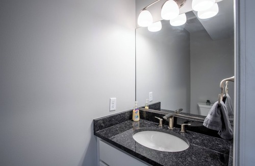 Lake Erie Beach Condominio | Lakeside Bliss- Close to Highmark Stadium, home of the Bills!