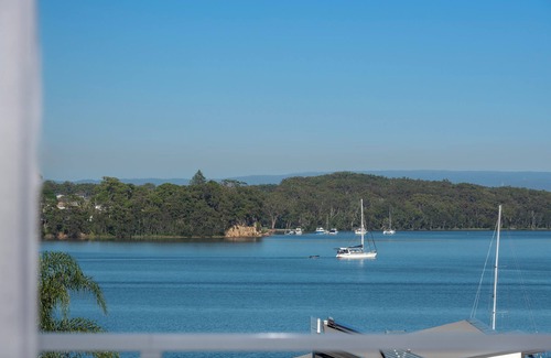 Nords Wharf Casa | Lakeside Bliss - Your Coastal Family Escape