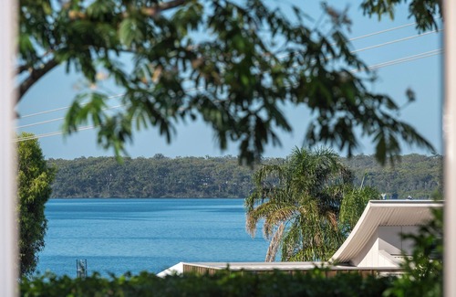 Nords Wharf Casa | Lakeside Bliss - Your Coastal Family Escape