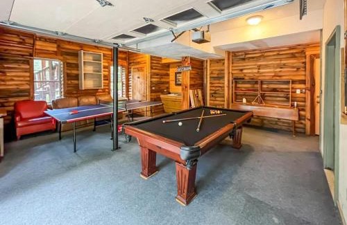 Mars Hill Casa | Lakeside Cabin - 2 Fireplaces-Hot Tub-Game Room