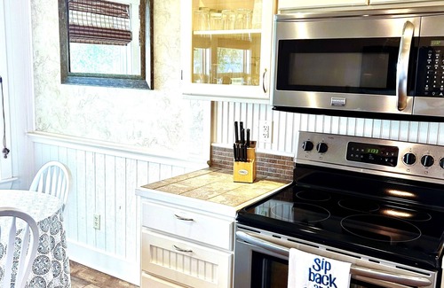 Pointblank Cabina | Waterfront Cottage With Your Own Personal Sandy Beach and Expansive Lake View