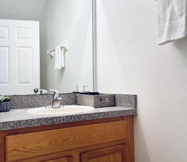 Lakeside Estates Casa | Lakeside Community, Pools, And More!