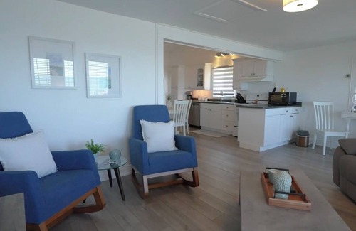 Lambton Shores Cabaña | Lakeside Cottage Retreat – Stunning Sunsets & Waterfront Fun