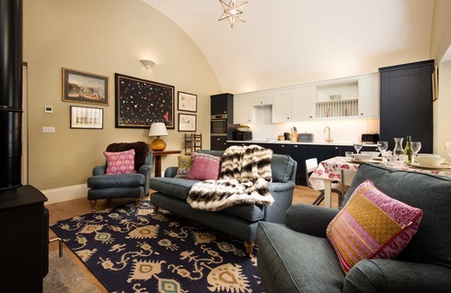 Capheaton Cabaña | Lakeside Cottage, Alice in Capheaton, Northumberland - sleeping 4 guests in two bedrooms