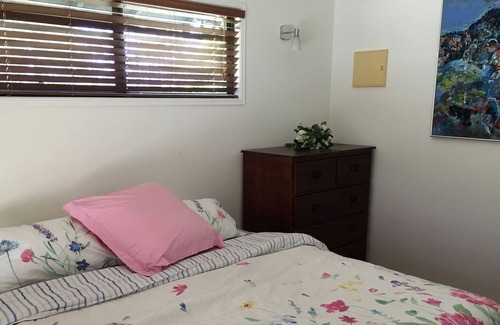 Woodford Cabaña | Lakeside Cottage