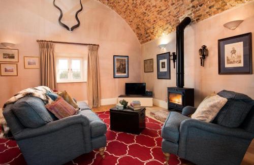 Capheaton Casa | Lakeside Cottage, Edward