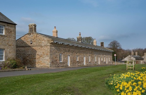 Capheaton Cabaña | Lakeside Cottage, Emily in Capheaton, Northumberland - sleeping 2 guests in one bedroom
