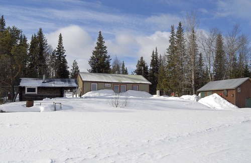 Skaulo Casa | Lakeside Cottage in Lapland