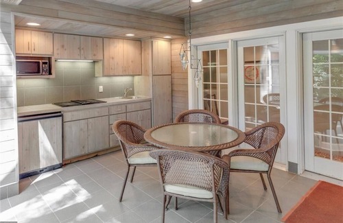 Pequot Lakes Cabaña | Lakeside Cottage + Modern Luxuries- 2 minutes to Nisswa!