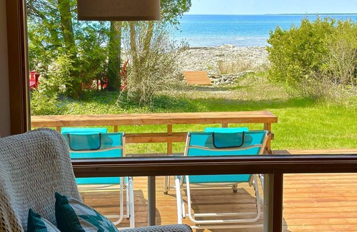 Northern Bruce Peninsula Cabaña | Lakeside Cottage - Serene Getaway with Breathtaking Sunsets - Pet Friendly
