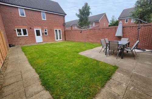 Eastleigh Casa | Lakeside-Dakota 3bed house 2bath parking M27 J5 Southampton Airport sleeps 6