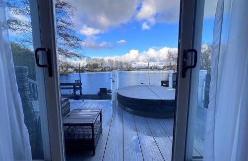 Tattershall Complejo | Lakeside Dorchester Lodge - Hot Tub with Fishing Peg