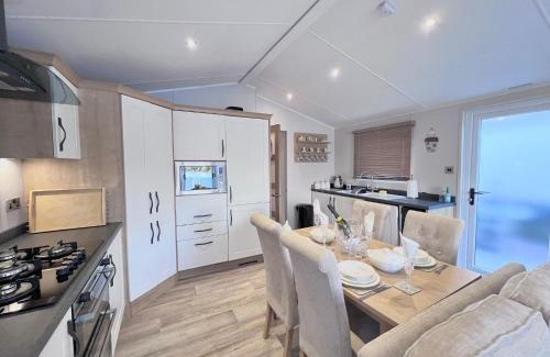 Tattershall Complejo | Lakeside Dorchester Lodge - Hot Tub with Fishing Peg