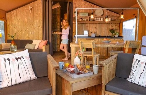 Bant Casa | Lodge junto al Estanque con Muelle Privado