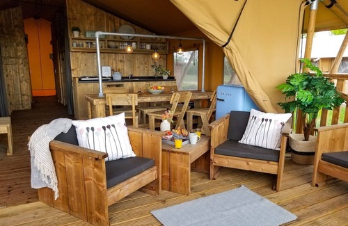 Bant Casa | Lodge junto al Estanque con Muelle Privado