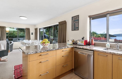 Lake Tarawera Cabaña | Lakeside Escape - Lake Tarawera Holiday Home