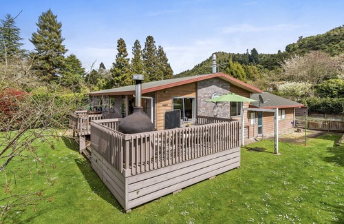 Lake Tarawera Cabaña | Lakeside Escape - Lake Tarawera Holiday Home