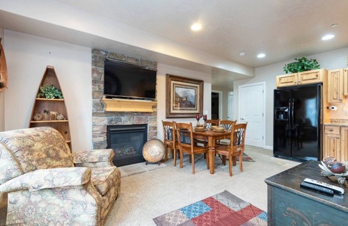 Ogden Apartamento | Lakeside Escape 2 BR | Pool |Hot Tub |Gym |Game Rm