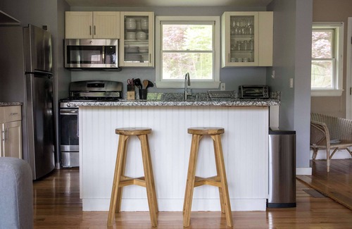 Lenox Dale Casa | Lakeside Estate: 2 Homes For Family Gatherings
