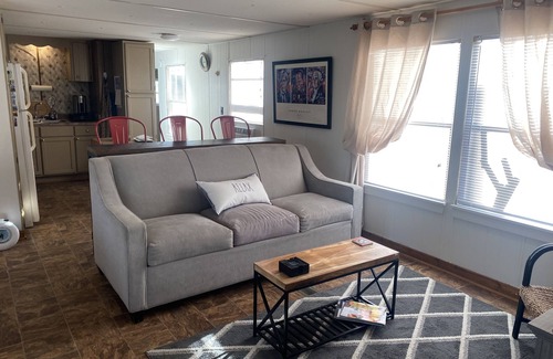 Leesburg Casa | Lakeside fishing cabin with boat lift for your boat! Year round water.