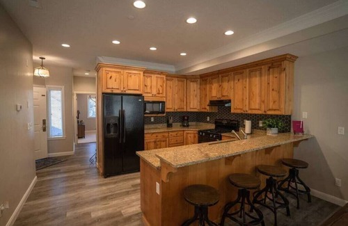 Ogden Casa | Lakeside Funscape | Pool | Pickleball | Hot Tub