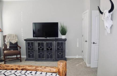 Ogden Casa | Lakeside Funscape with Resort Amenities