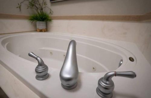 Ogden Casa | Lakeside Funscape with Resort Amenities