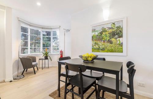 South Melbourne Apartamento | Lakeside Glow - Stylish Retreat near Beach & Markets