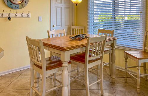 Sea Trail Apartamento | Lakeside Haven Hideaway