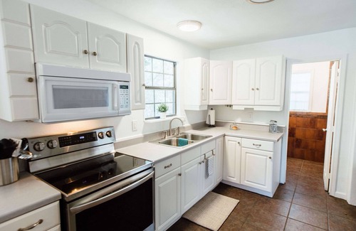 Canyon Lake Casa | Lakeside Hill Country 5BR Home; Covered Parking; Pickleball Court